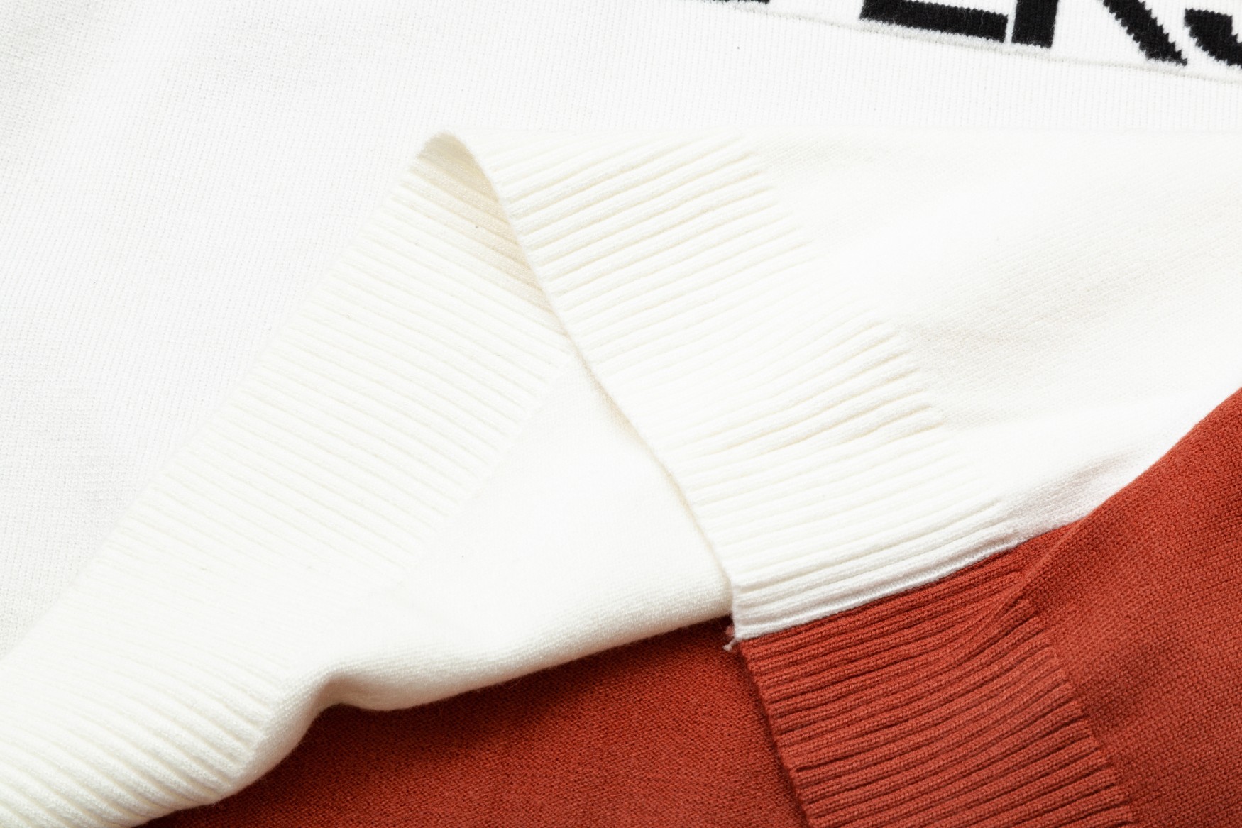 【VERSACE  公式旗艦店】ヴェルサーチ  セーター好評に付き再入荷！ 240930