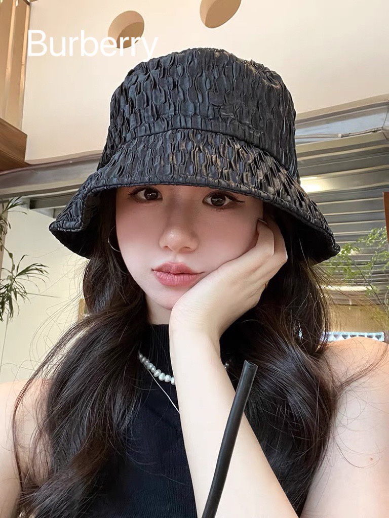 BURBERRY(バーバリー)フィッシャーマンズハット  241011