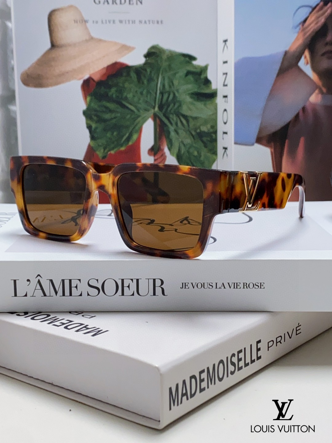 LOUIS VUITTON (  ルイヴィトン ) サングラス 241012