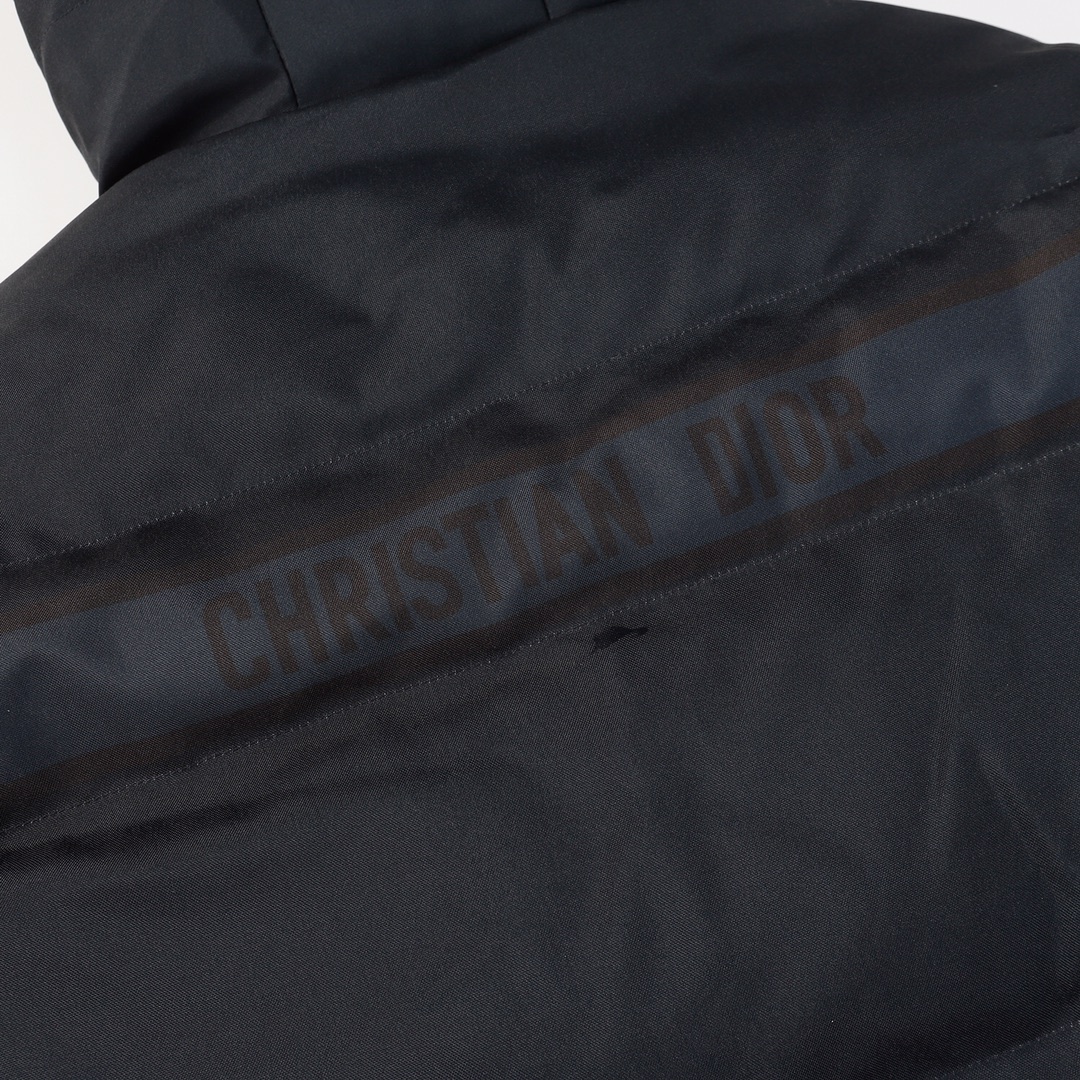 【DIOR  公式旗艦店】ディオール  ダウンジャケット ご好評に付き再入荷！241022