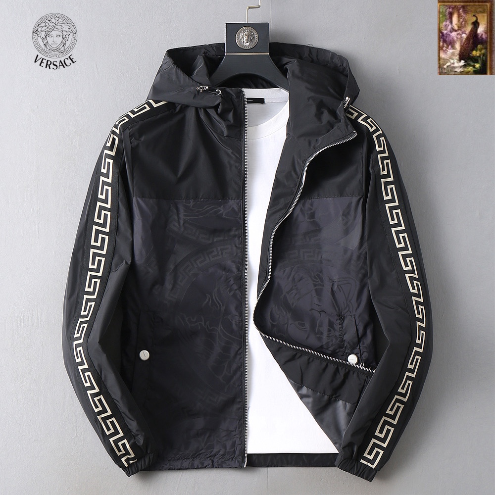 【VERSACE   公式旗艦店】ヴェルサーチ   ジャケット着 ご好評に付き再入荷！241022