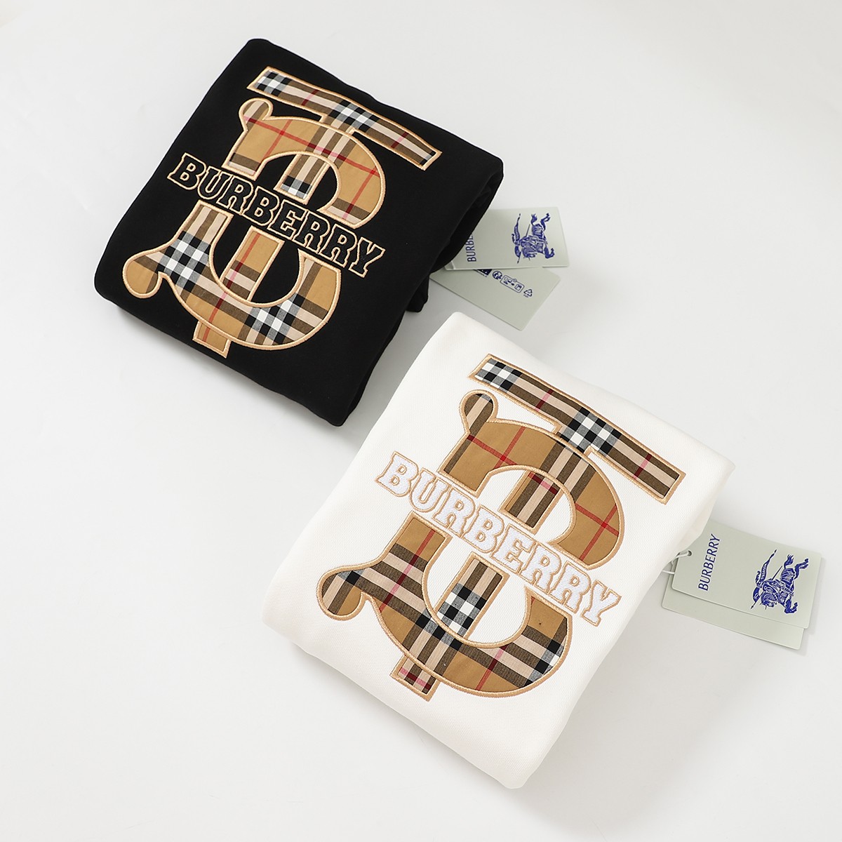 【BURBERRY   公式旗艦店】バーバリー   丸首の衛衣 スウェットご好評に付き再入荷 241025