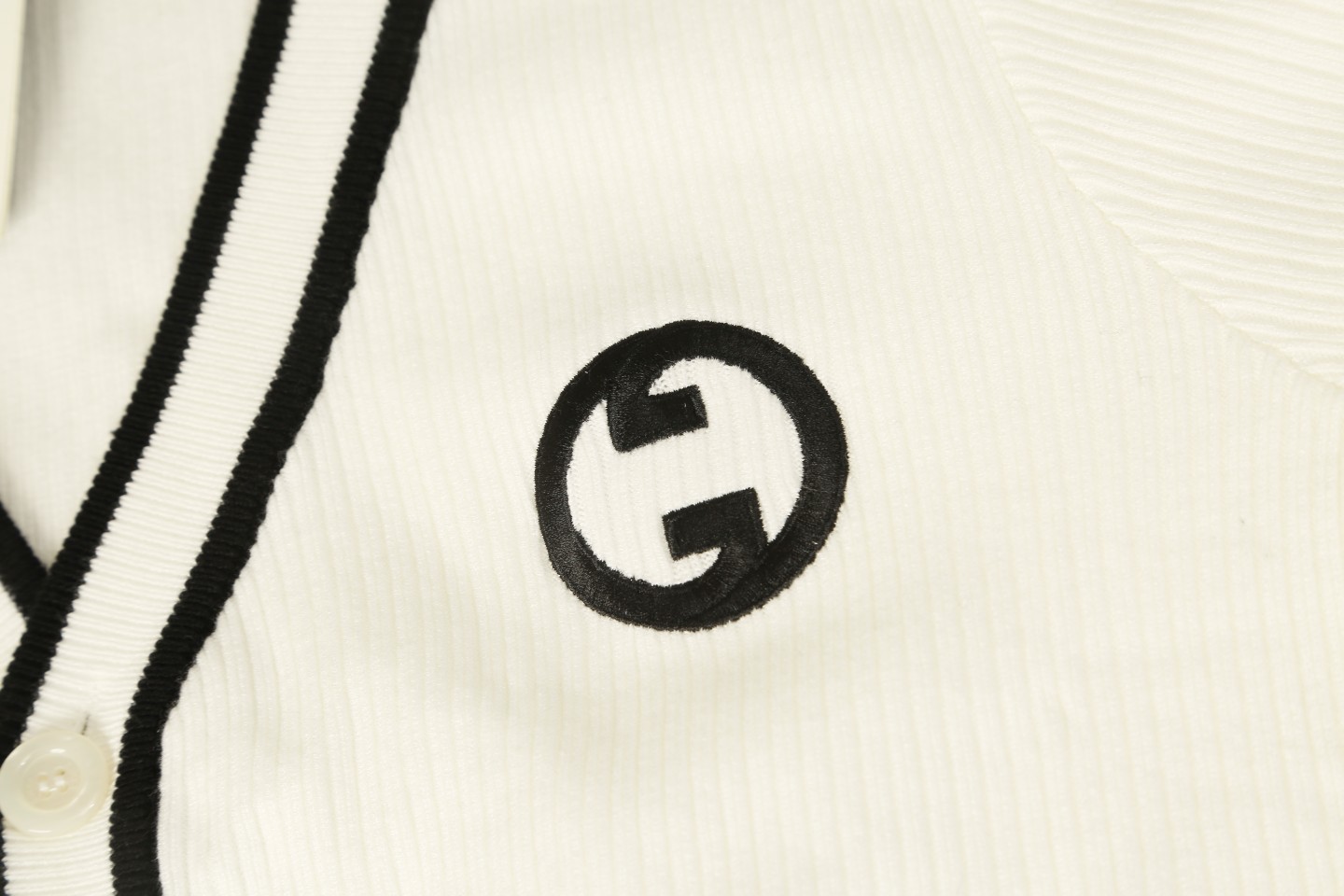 【GUCCI  公式旗艦店】グッチ  セーター好評に付き再入荷！ 241029