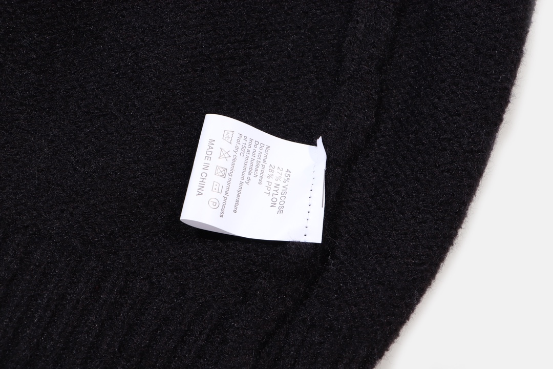 【supreme 公式旗艦店】セーター好評に付き再入荷！ 241030