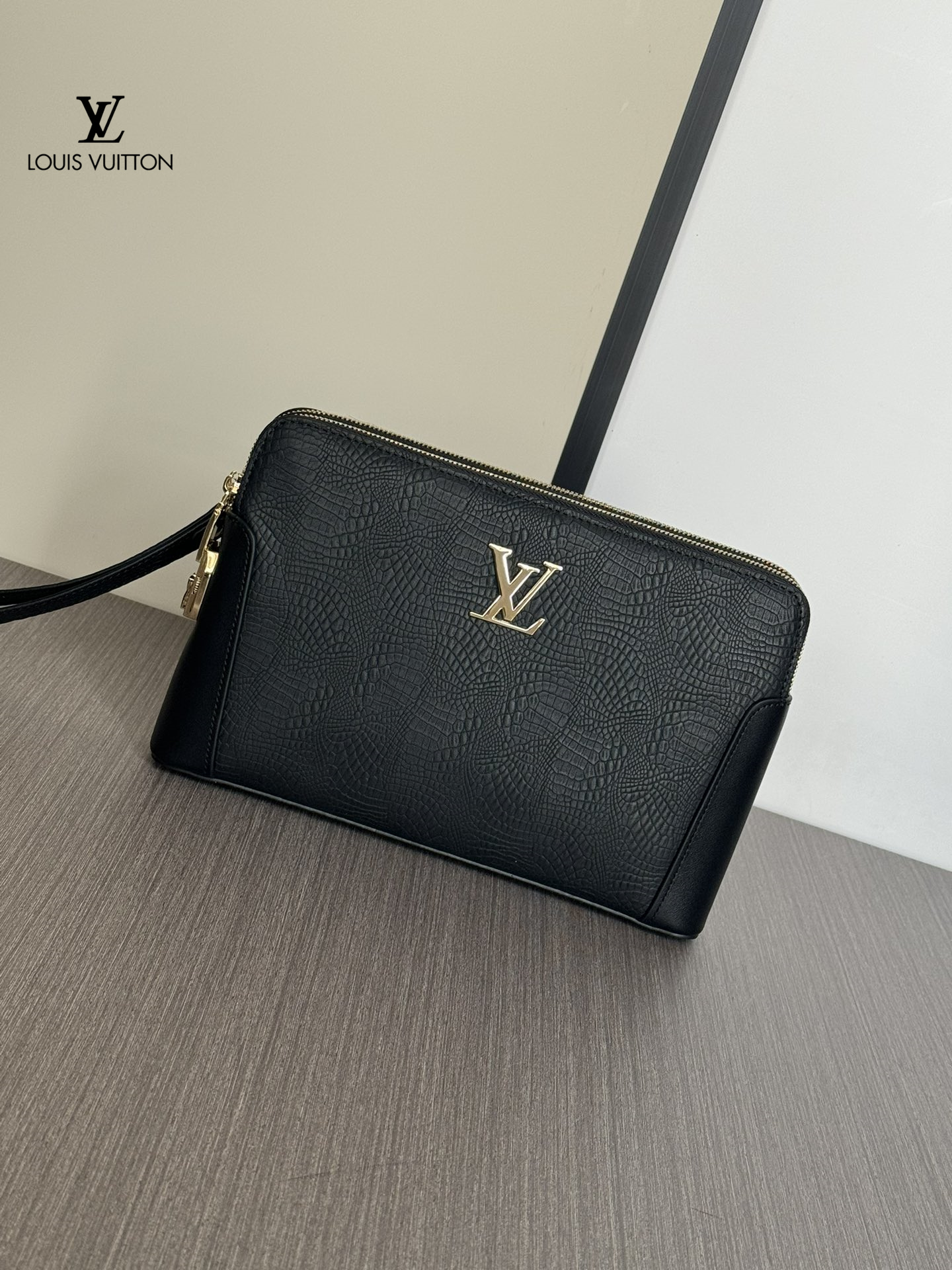 【LOUIS VUITTON  公式 旗艦店】 ルイヴィトン   クラッチバッグ 当日出荷 好評に付き再入荷！27*17*4CM  241101