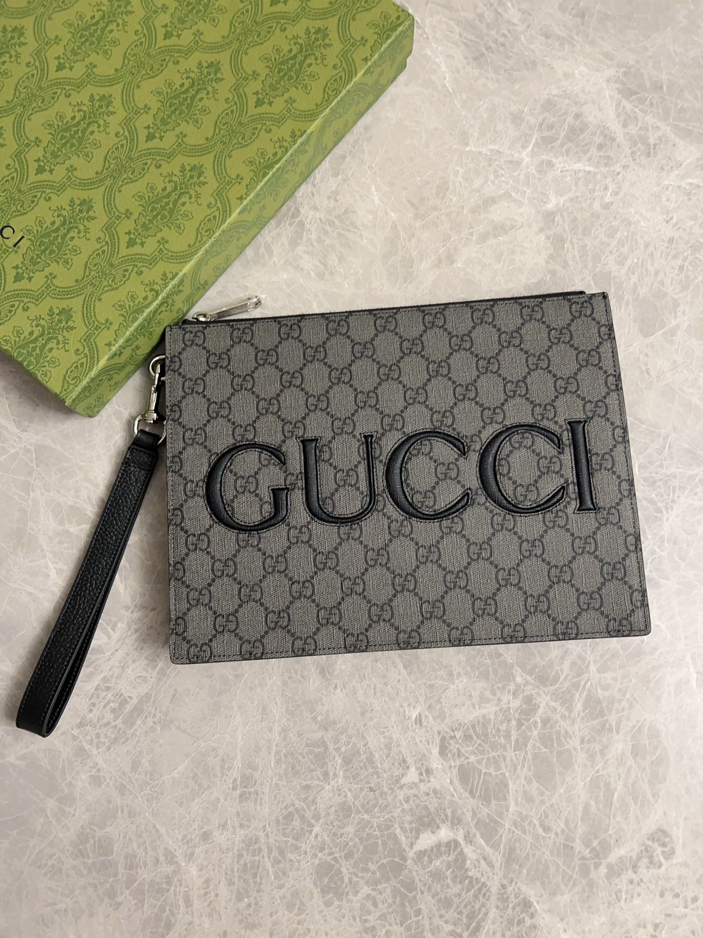【GUCCI  公式 旗艦店】 グッチ   クラッチバッグ 当日出荷 好評に付き再入荷！22*28*3CM  241101