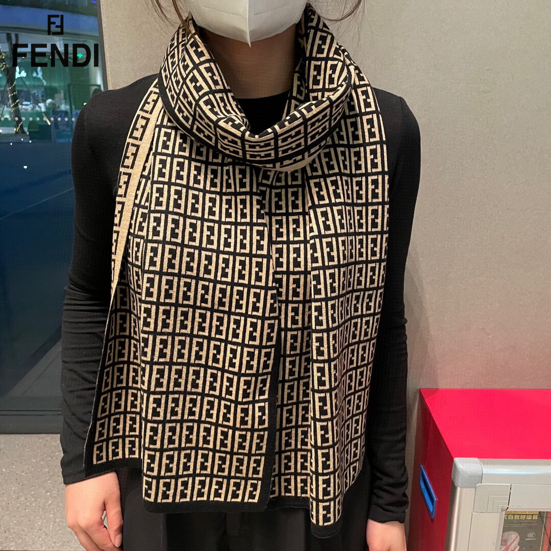 【FENDI  フェンディ】スカーフ32*200CM   241109