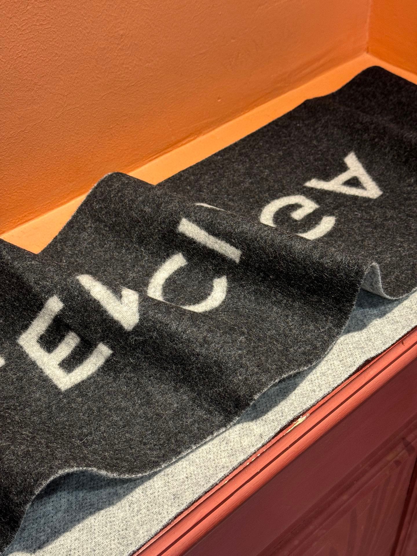 【BALENCIAGA   バレンシアガ】スカーフ34*200CM  241109