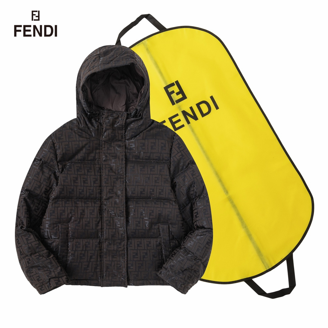 FENDI（フェンディ） ダウンジャケット  241112