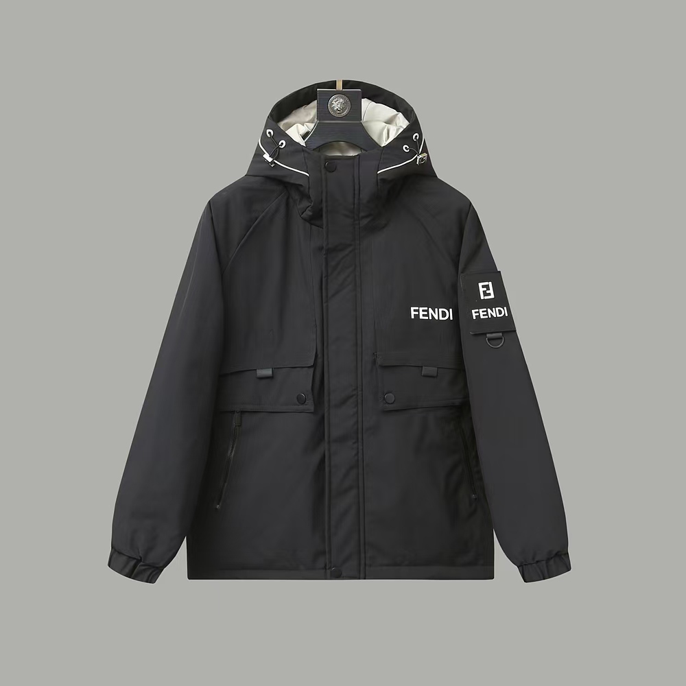 FENDI（フェンディ） ダウンジャケット  241112