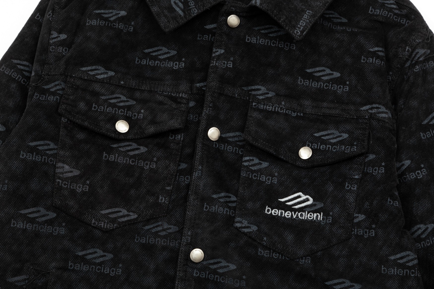 【BALENCIAGA  公式旗艦店】バレンシアガ    ジャケット着 好評に付き再入荷！241119