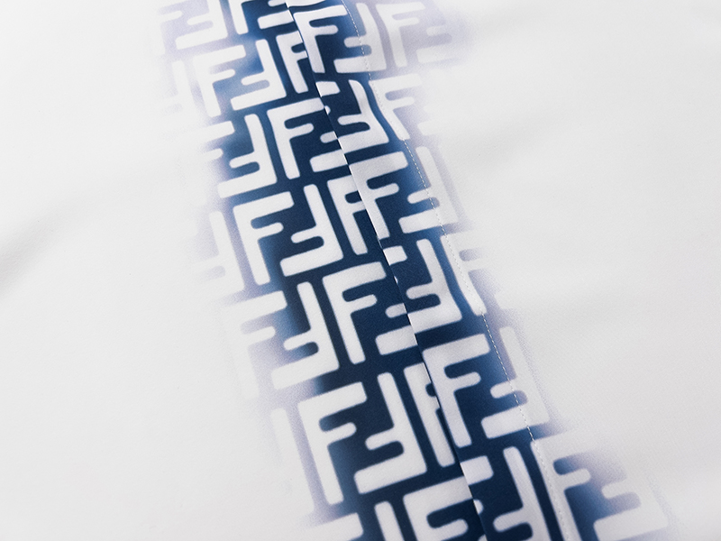 【FENDI  公式旗艦店】フェンディ ジャケット着 好評に付き再入荷！