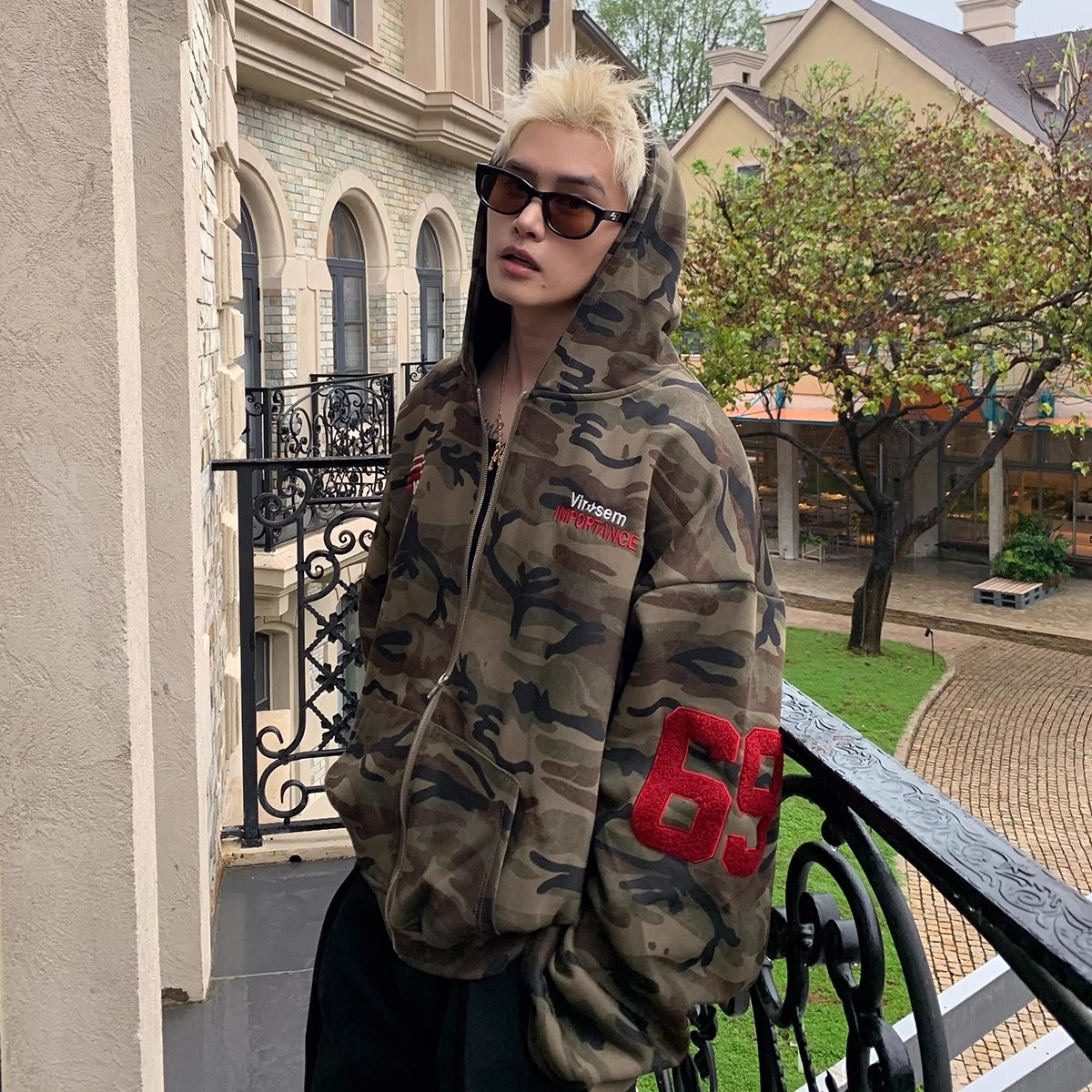 🎩【アメリカンヴィンテージ／最近人気】🔥AMERICAN VINTAGE/TRENDING: DISTRESSED CAMO EMB HOODIE DG008141