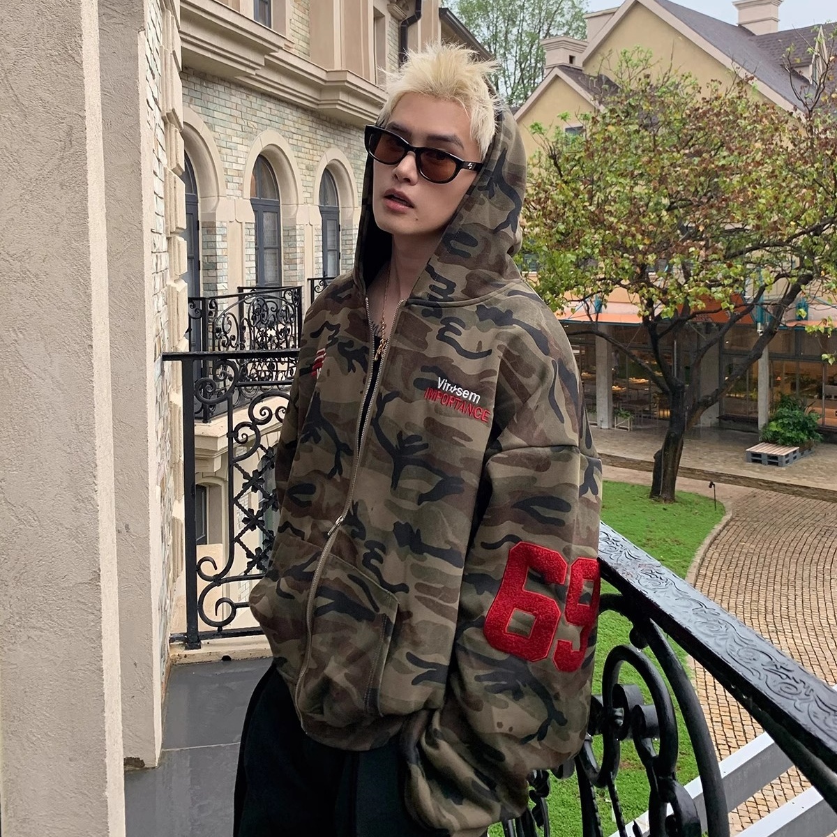 🎩【アメリカンヴィンテージ／最近人気】🔥AMERICAN VINTAGE/TRENDING: DISTRESSED CAMO EMB HOODIE DG008141