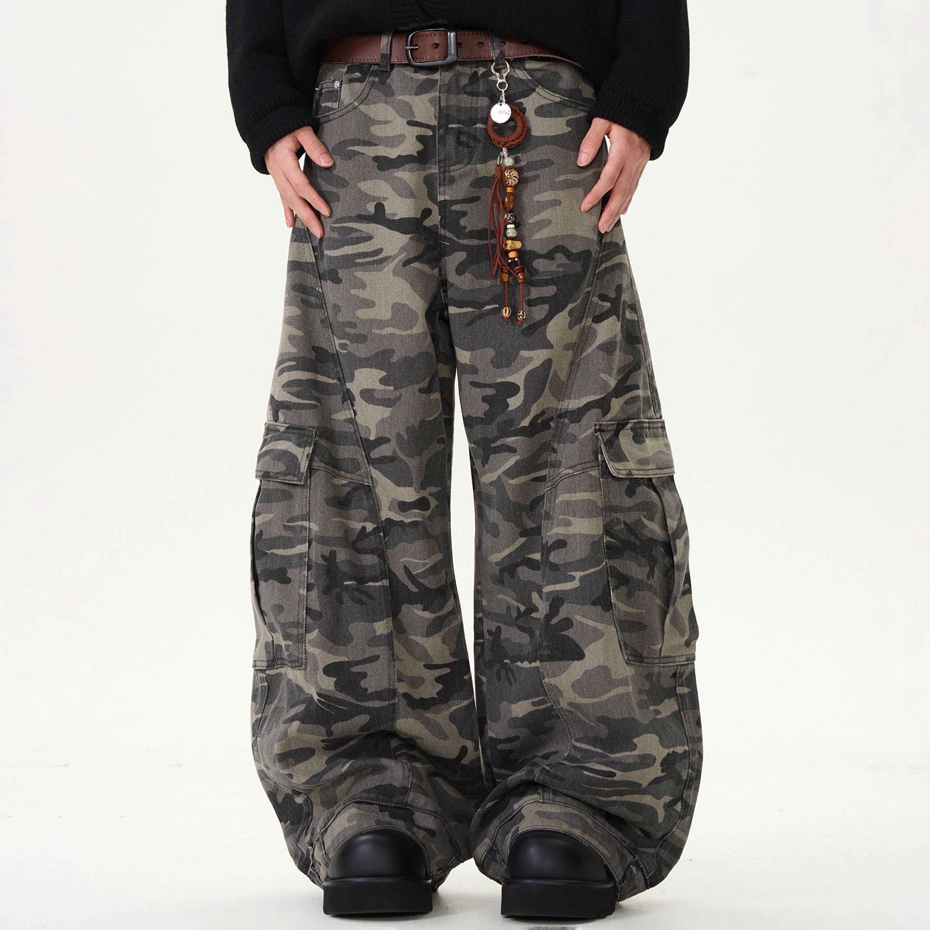 VINTAGE CAMOUFLAGE WIDE-LEG CARGO PANTS, UNISEX DG008232