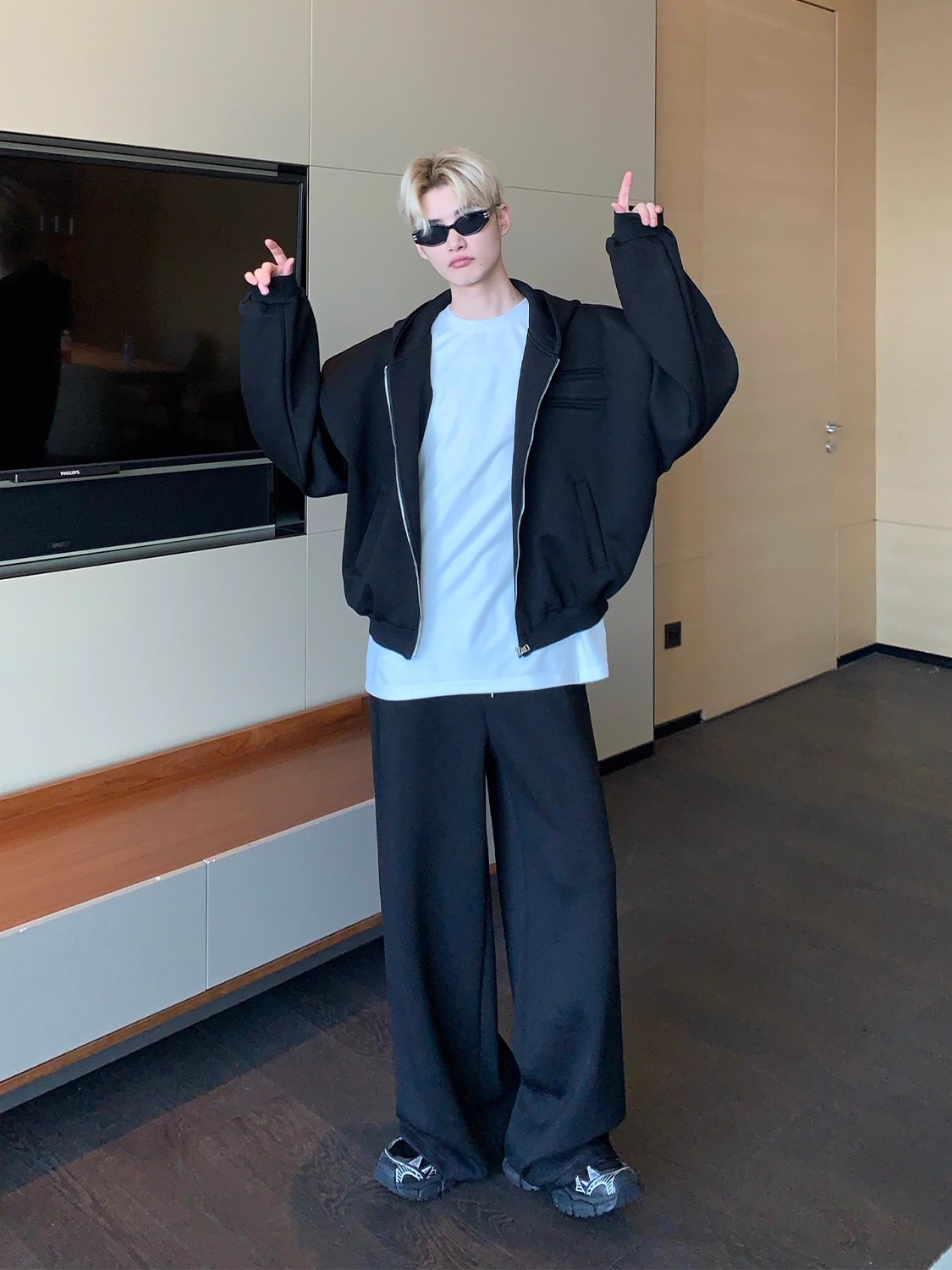 【爆売れ中】UNIQUE LUXURY JACKET SET: PADDED SHOULDER HOODIE + STRAIGHT PANTS DG008134