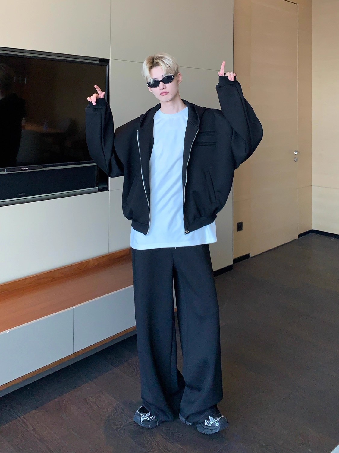 【爆売れ中】UNIQUE LUXURY JACKET SET: PADDED SHOULDER HOODIE + STRAIGHT PANTS DG008134