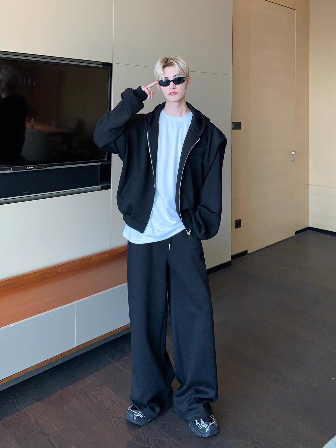 【爆売れ中】UNIQUE LUXURY JACKET SET: PADDED SHOULDER HOODIE + STRAIGHT PANTS DG008134