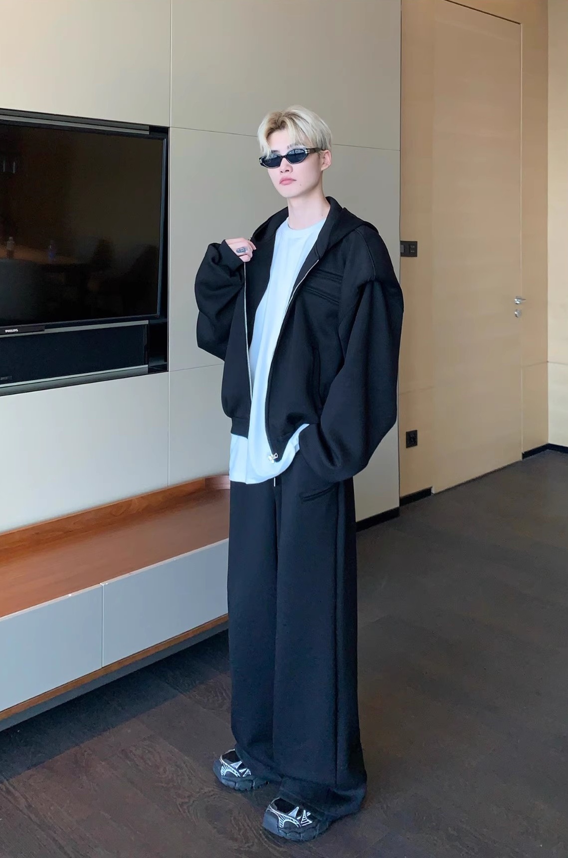 【爆売れ中】UNIQUE LUXURY JACKET SET: PADDED SHOULDER HOODIE + STRAIGHT PANTS DG008134