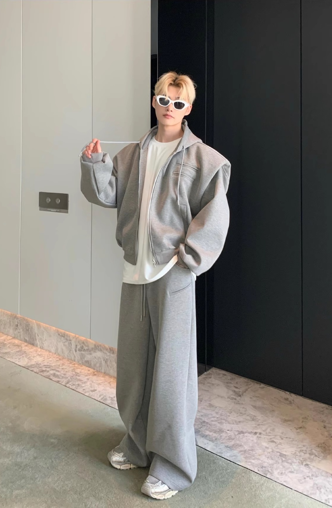 【爆売れ中】UNIQUE LUXURY JACKET SET: PADDED SHOULDER HOODIE + STRAIGHT PANTS DG008134