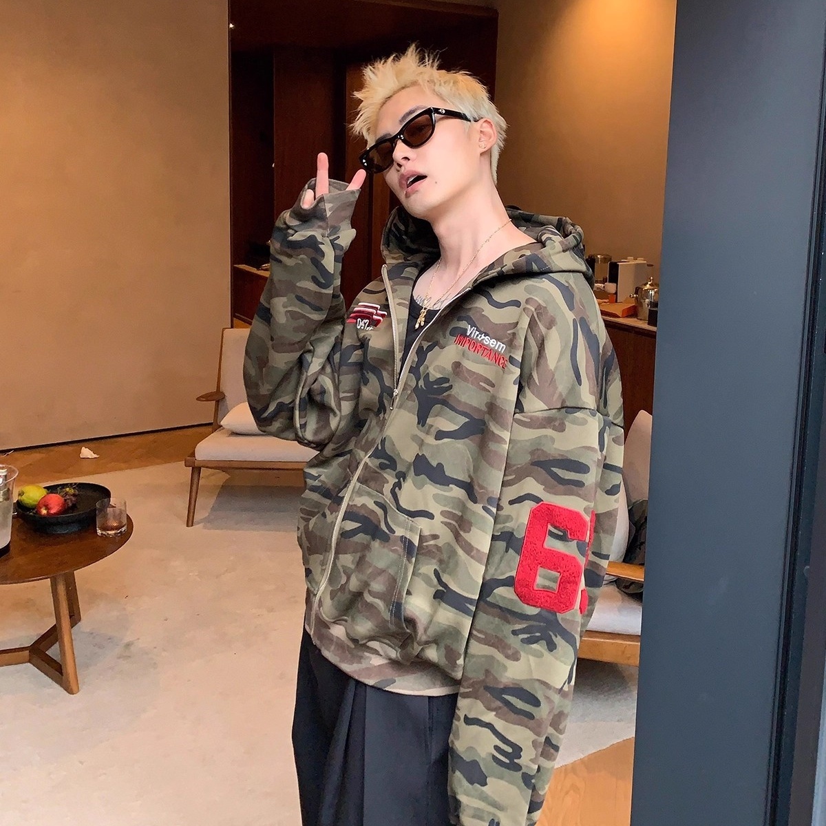 🎩【アメリカンヴィンテージ／最近人気】🔥AMERICAN VINTAGE/TRENDING: DISTRESSED CAMO EMB HOODIE DG008141