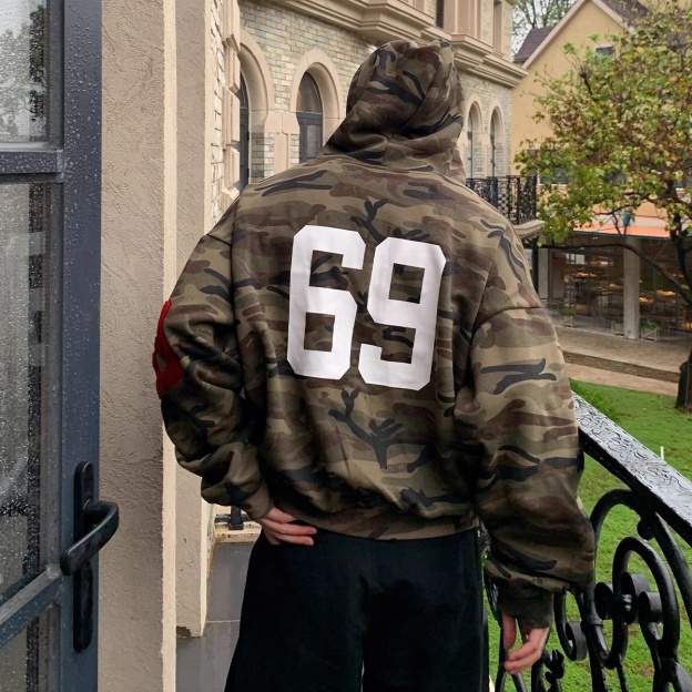 🎩【アメリカンヴィンテージ／最近人気】🔥AMERICAN VINTAGE/TRENDING: DISTRESSED CAMO EMB HOODIE DG008141