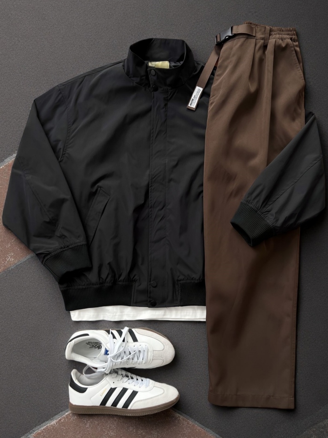 DG STUDIOS DG1156  ブラック×ブラウンのミニマルコーデ｜スタンドカラー防風ジャケット＋ワークパンツ＋ジャーマントレーナー