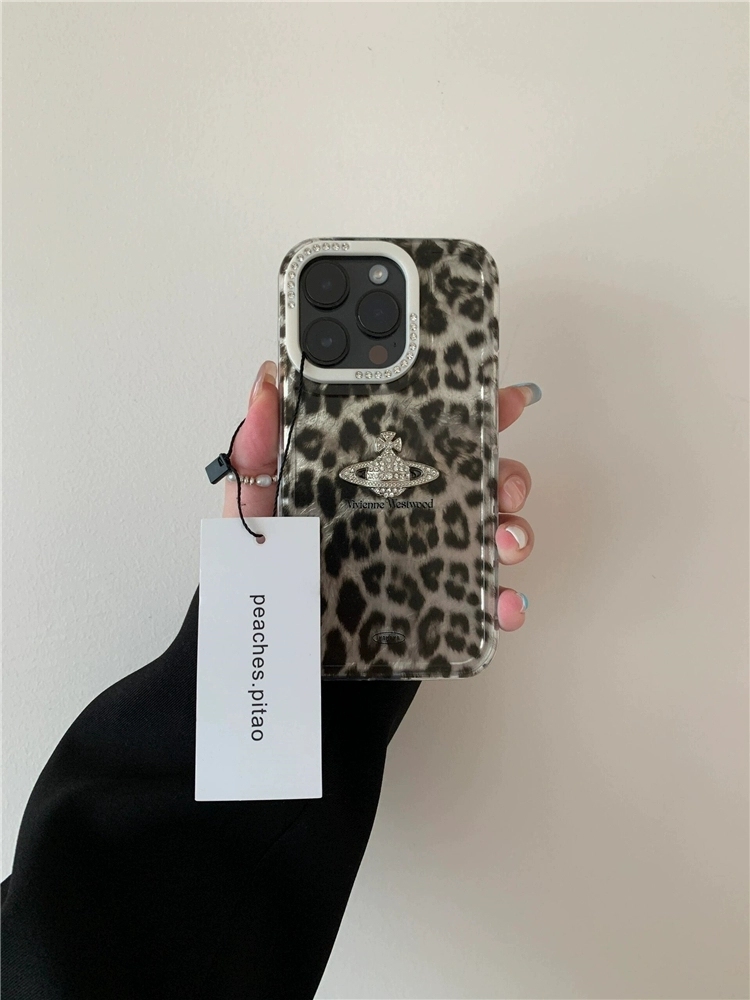 エレガントなレオパード柄スマホケース - シルバーアクセント付き高級デザイン