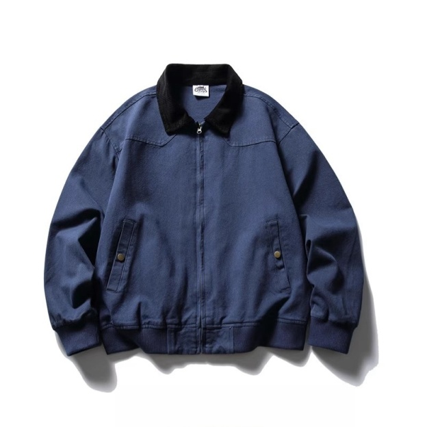 DG STUDIOS DG777  春のメンズカジュアルスタイル：クラシックなブルージャケットとベージュシャツのおすすめコーディネート