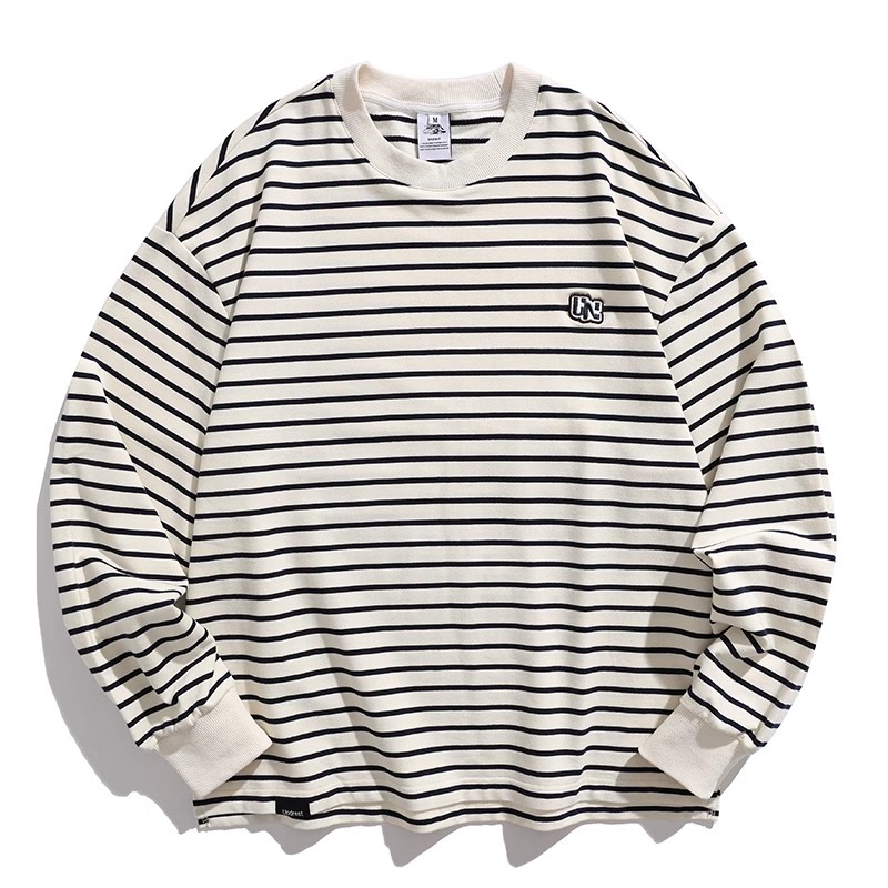 DG STUDIOS DG774 ホワイトストリート風ジャケットとボーダーTシャツのコーデ、ブラックカーゴパンツ＆スニーカー