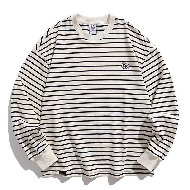 DG STUDIOS DG774 ホワイトストリート風ジャケットとボーダーTシャツのコーデ、ブラックカーゴパンツ＆スニーカー