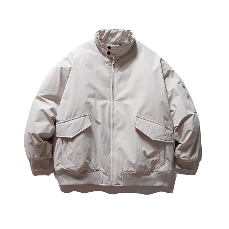 早春の米白ヴィンテージ立ち襟ジャケット｜カジュアルでトレンド感のあるメンズコーデ