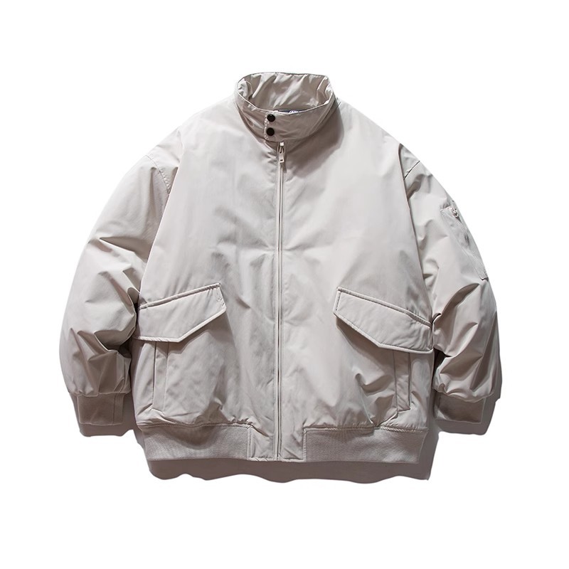 早春の米白ヴィンテージ立ち襟ジャケット｜カジュアルでトレンド感のあるメンズコーデ