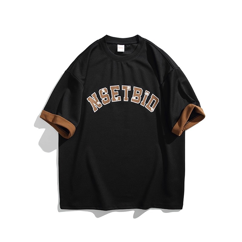 夏のレトロカレッジ風セットアップ｜ロゴTシャツ＋マルチポケットショーツ