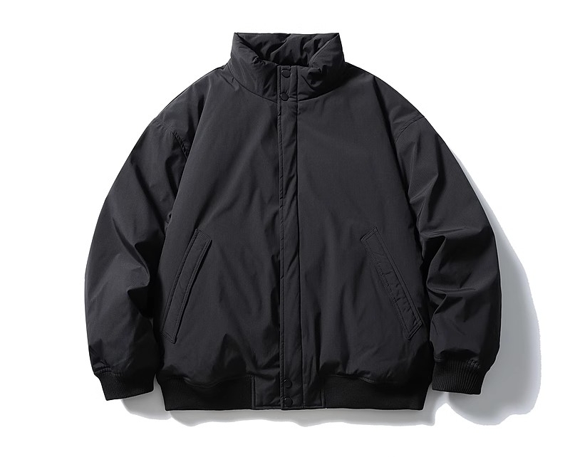 ブラック立ち襟防寒羽毛ダウン｜冬のメンズカジュアルコーデ