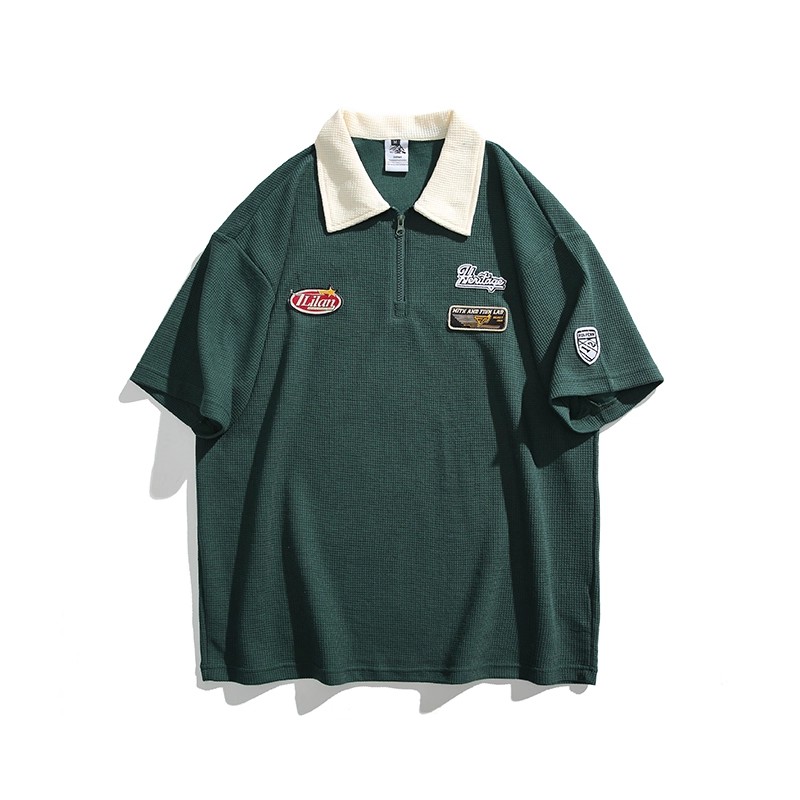 夏のアメリカンカレッジ風コーデ｜ワッペン付きPoloシャツ＋ベージュカーゴショーツ