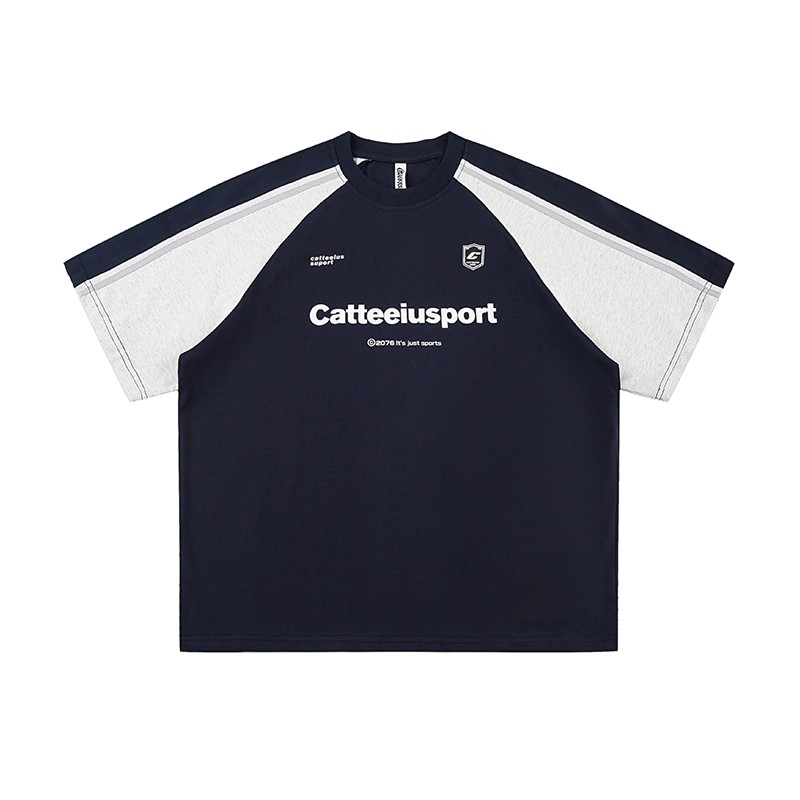 夏のカレッジ風ストリートセット｜配色ロゴTシャツ＋ライトブルーデニム