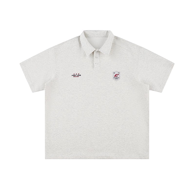 ミニマルカレッジ風メンズコーデ｜グレーポロシャツ＋ブラックスラックス