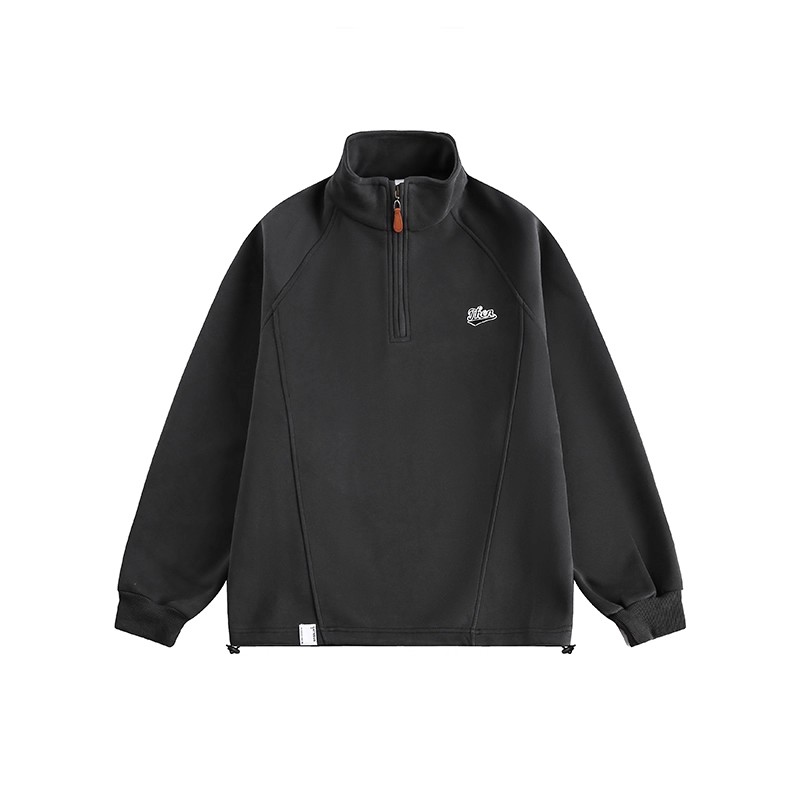 シンプル機能系スタイル｜ハーフジップスウェット＋ベージュワークパンツ