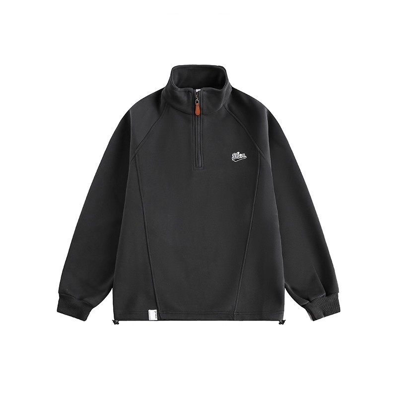 シンプル機能系スタイル｜ハーフジップスウェット＋ベージュワークパンツ