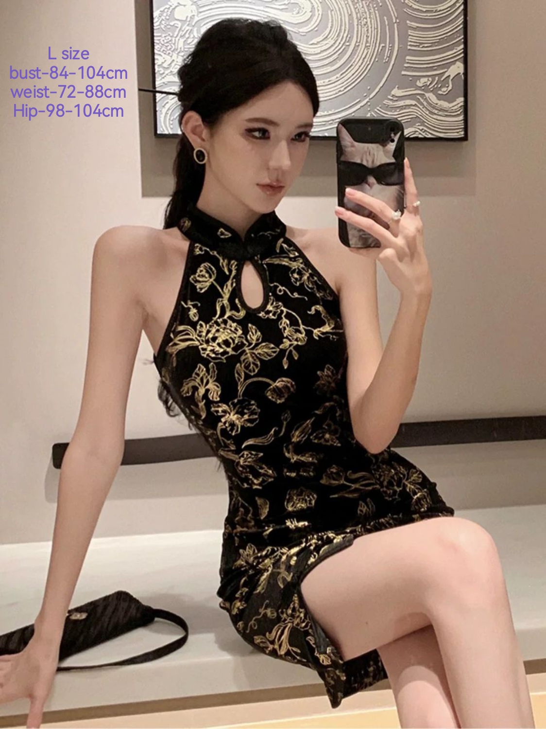 复古国风丝绒烫金挂脖旗袍