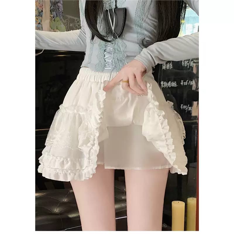 蕾丝拼接白色蛋糕短裙