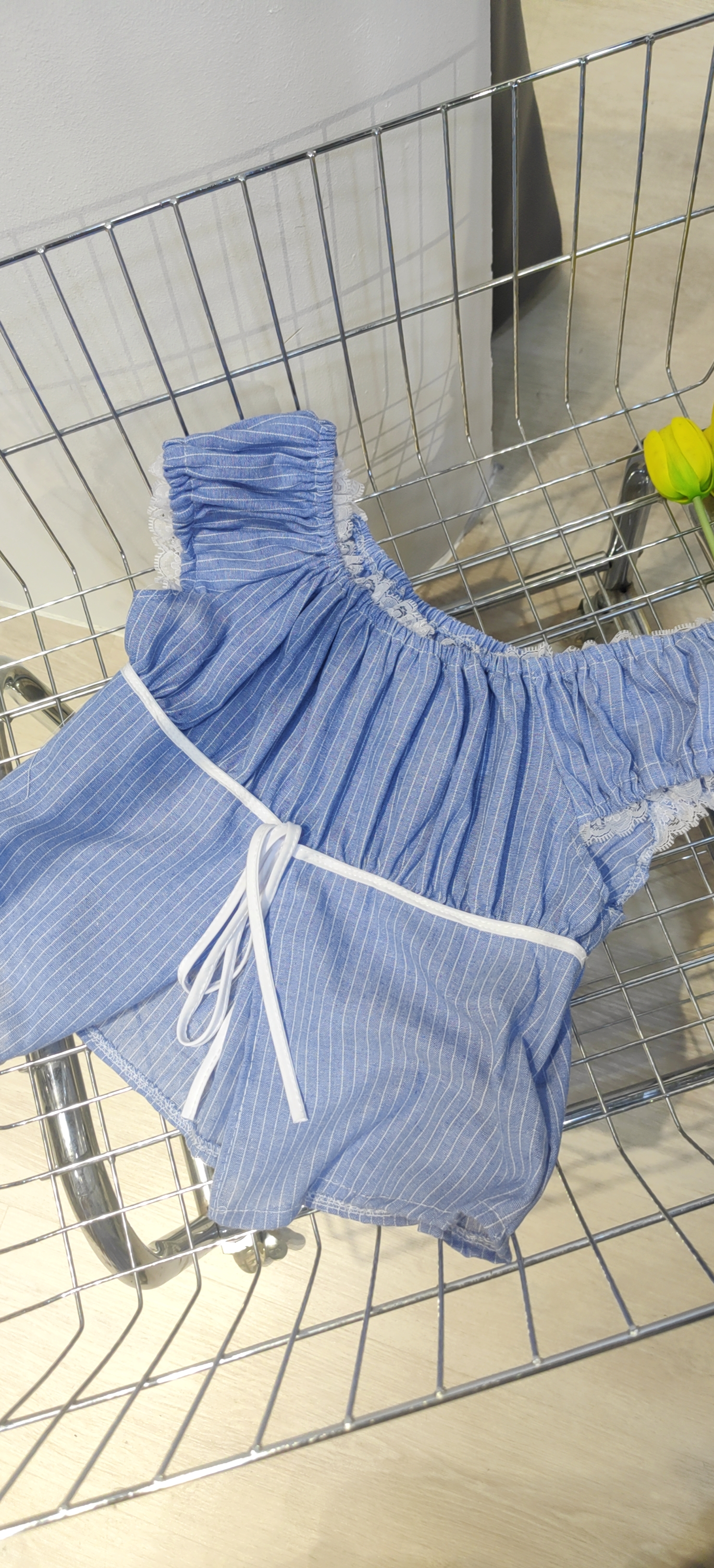 offshoulder croptop一字肩上衣