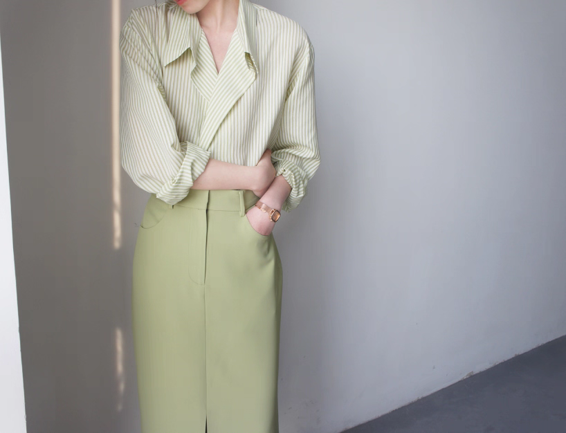 嫩芽绿高腰过膝前开叉半身裙清新两侧口袋时髦实穿chic下装