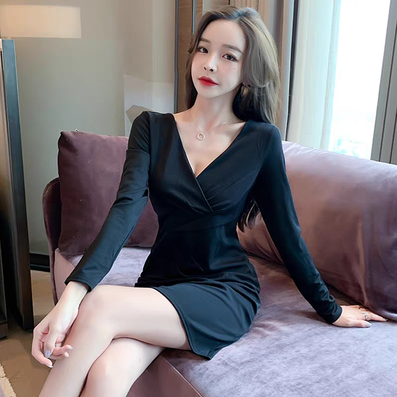 性感轻熟风低胸V领连衣裙