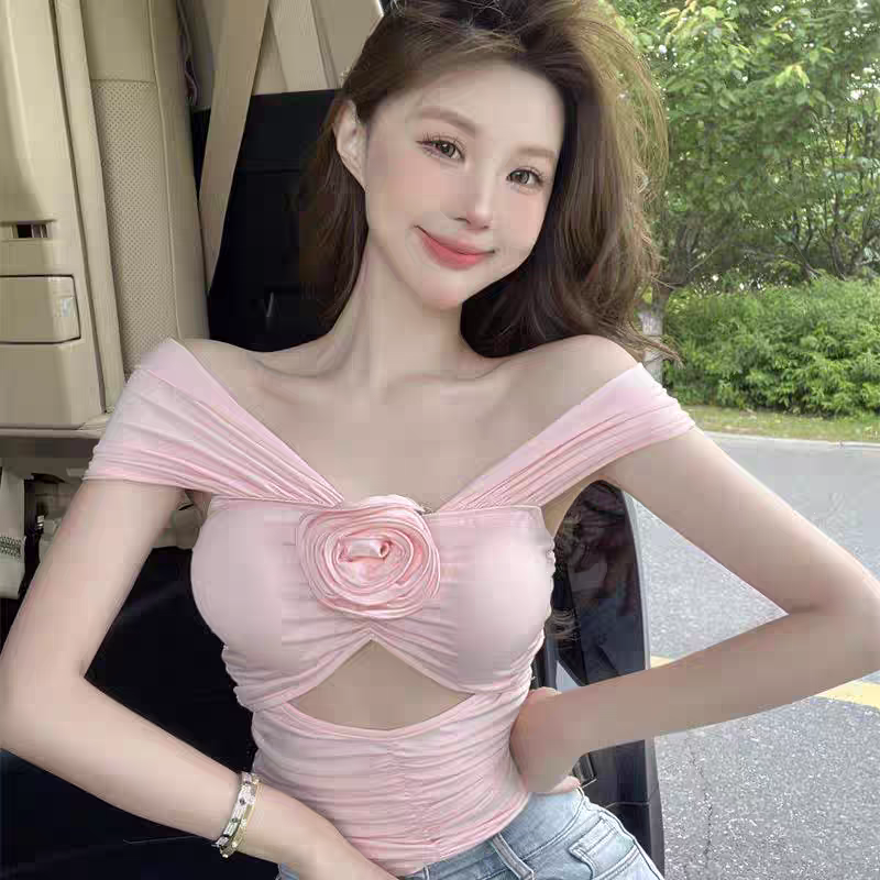 纯欲甜辣妹短款露肩镂空小上衣