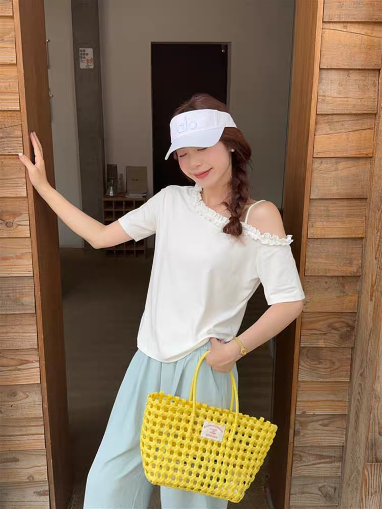 韩系木耳边设计感斜领露肩短袖t恤女夏季纯色休闲百搭显瘦上衣ins