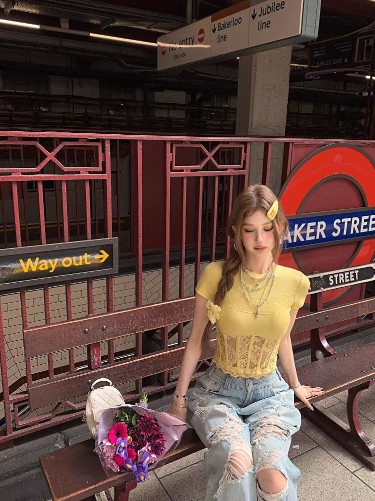 性感辣妹圆领正肩短袖T恤女夏季鱼骨蕾丝拼接收腰修身上衣潮