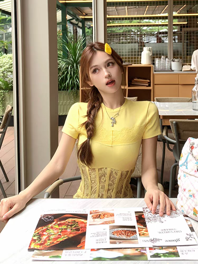 性感辣妹圆领正肩短袖T恤女夏季鱼骨蕾丝拼接收腰修身上衣潮