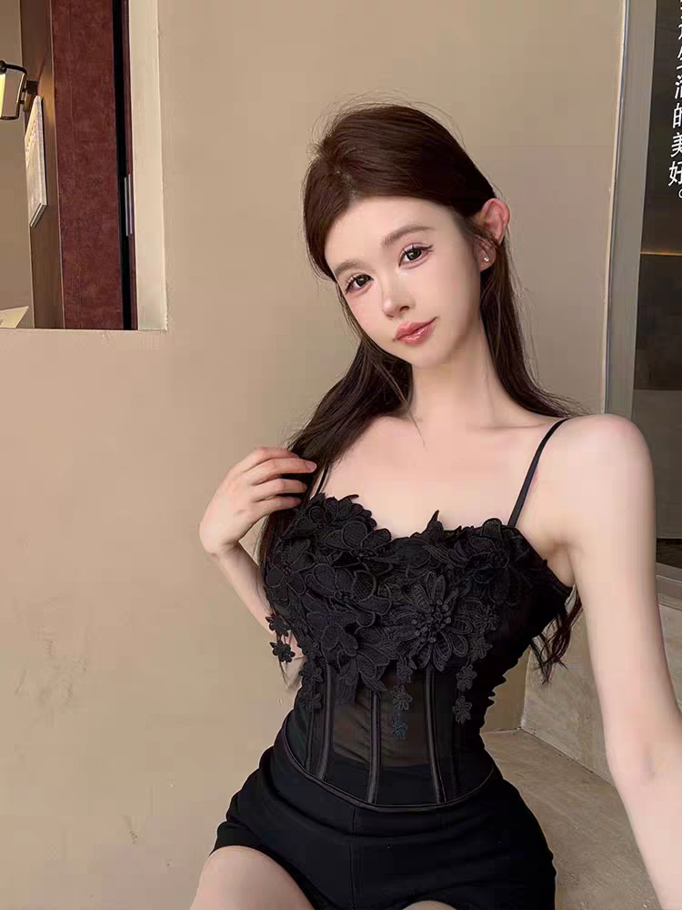 重工堆叠立体花朵吊带上衣